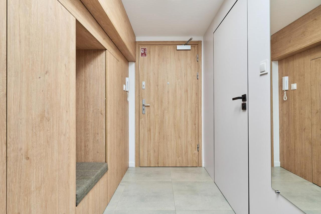 Mezzanine Studio Apartments Zarembowicza Wroclaw Airport By Renters Breslávia Exterior foto
