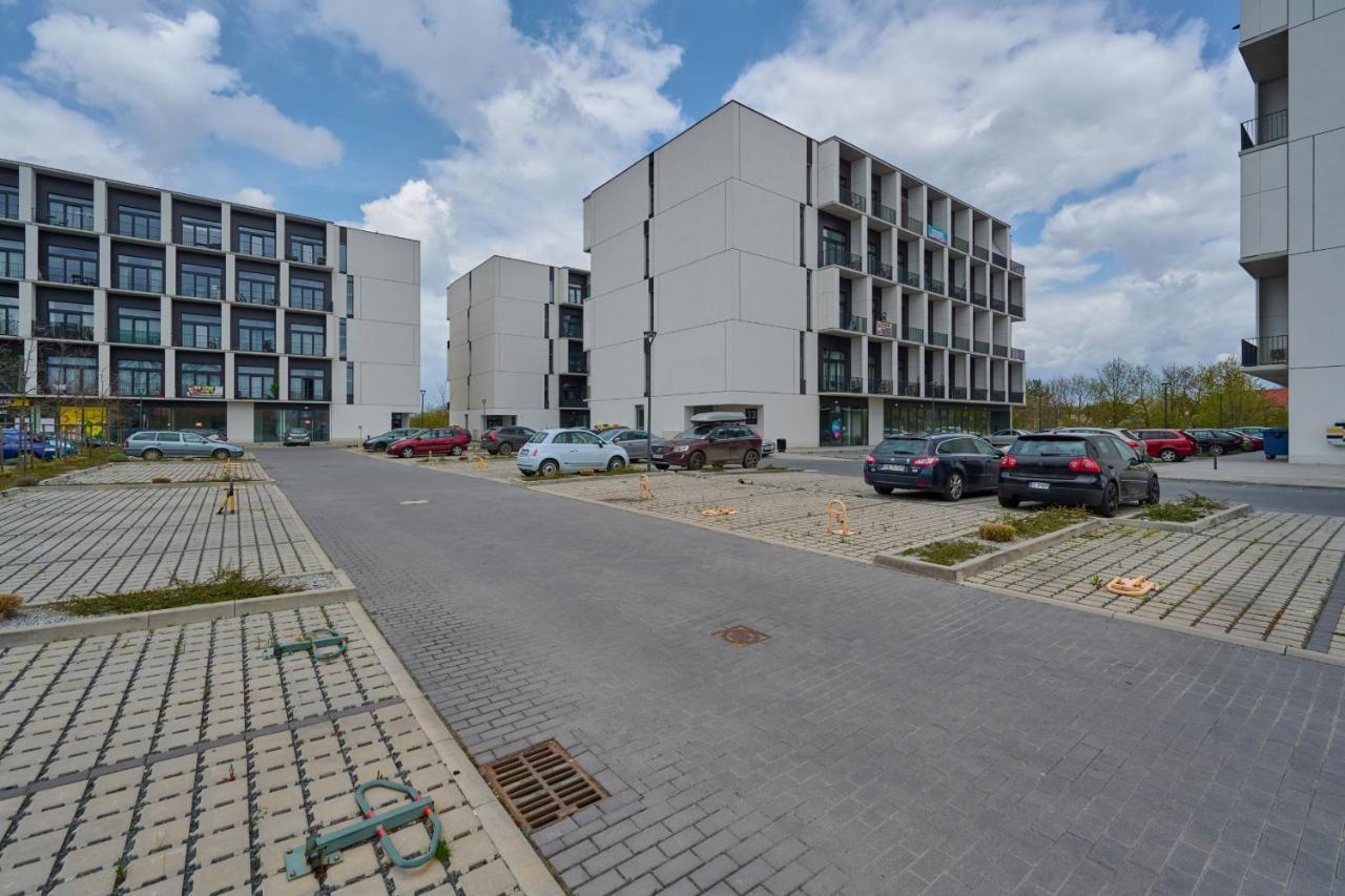 Mezzanine Studio Apartments Zarembowicza Wroclaw Airport By Renters Breslávia Exterior foto