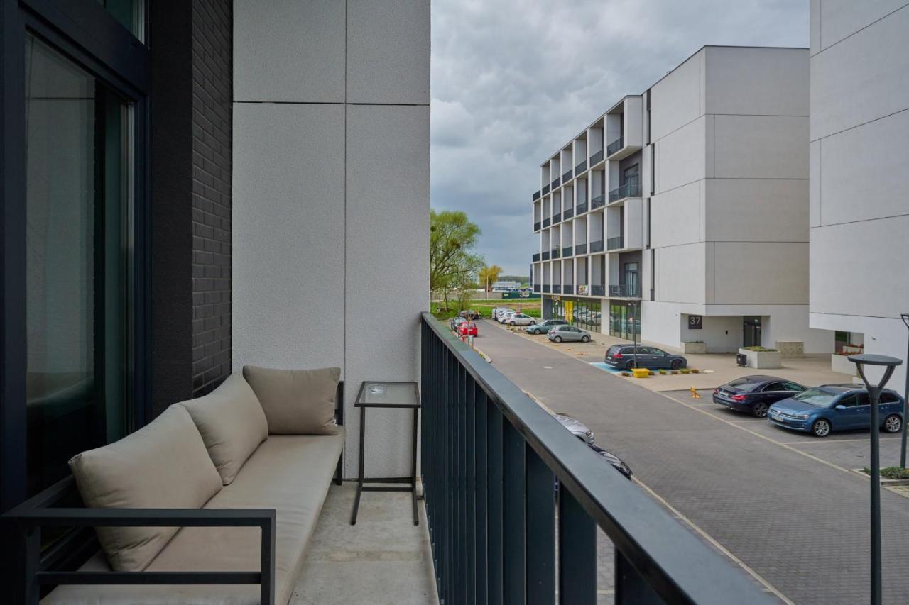Mezzanine Studio Apartments Zarembowicza Wroclaw Airport By Renters Breslávia Exterior foto